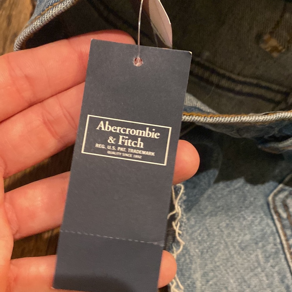 Abercrombie & Fitch “The Mom Short” Jean Shorts - Picture 7 of 8